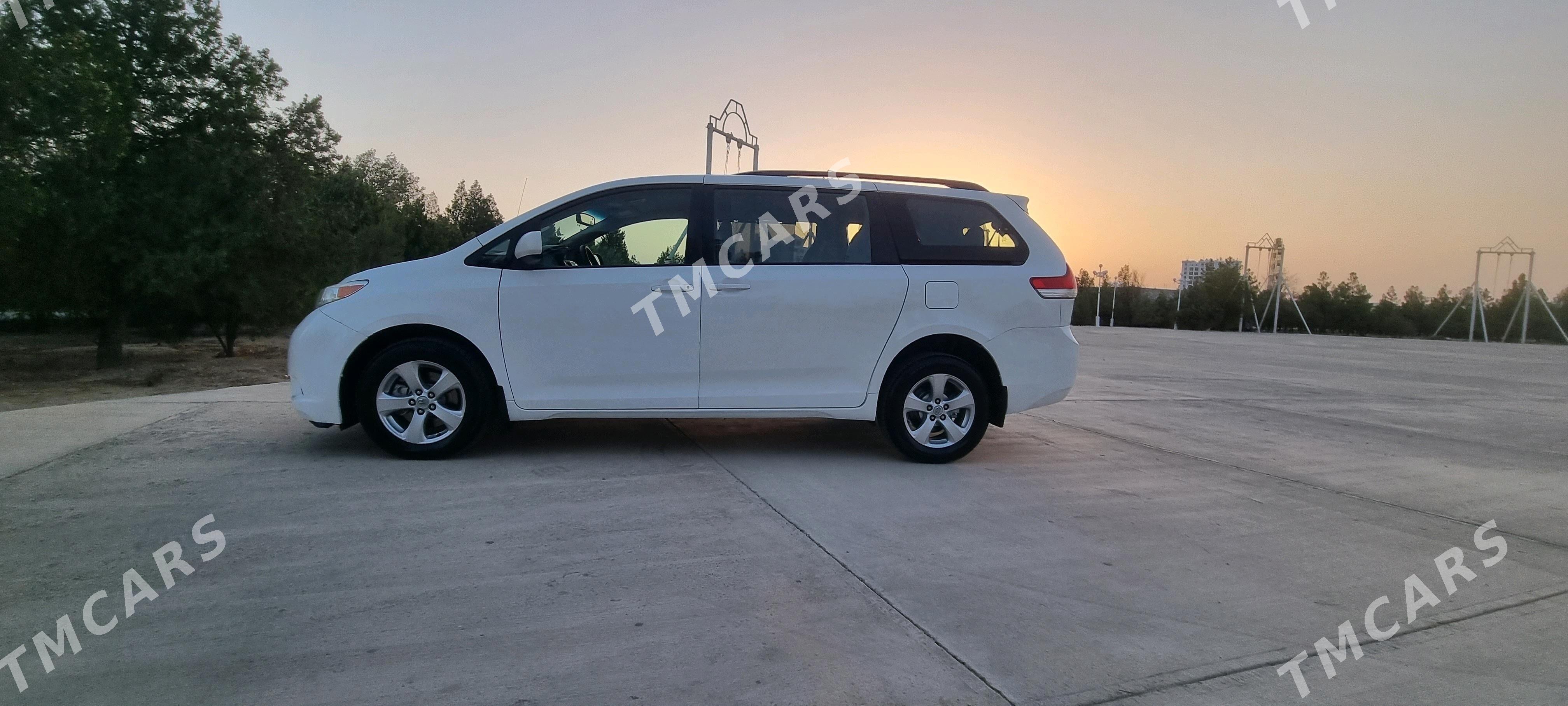 Toyota Sienna 2011 - 300 000 TMT - Balkanabat - img 7