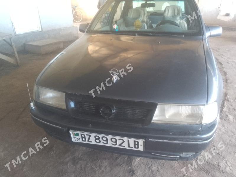 Opel Vectra 1989 - 30 000 TMT - Фарап - img 3
