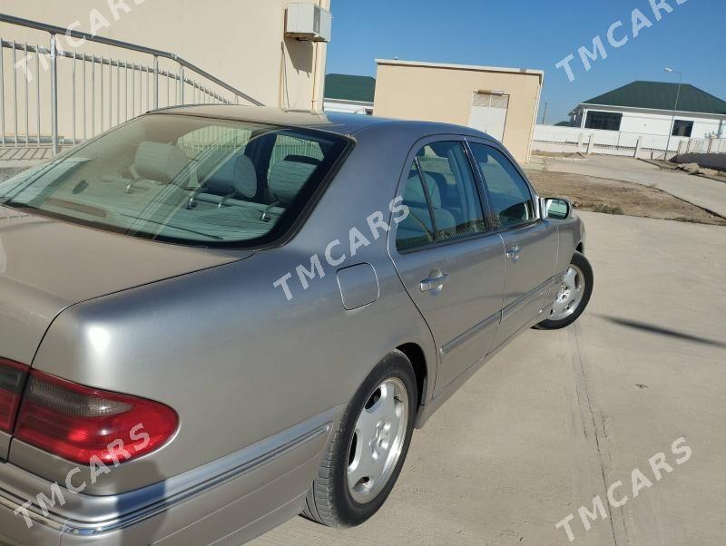 Mercedes-Benz E280 2001 - 110 000 TMT - Балканабат - img 3