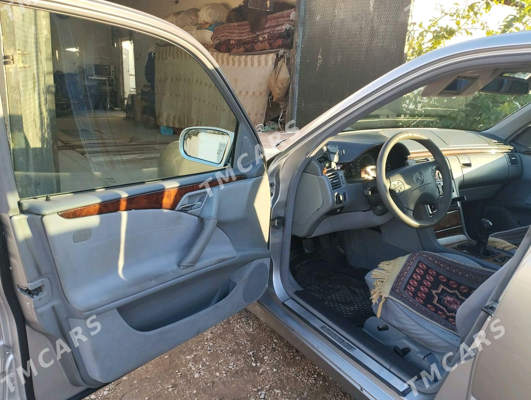 Mercedes-Benz E280 2001 - 110 000 TMT - Балканабат - img 8