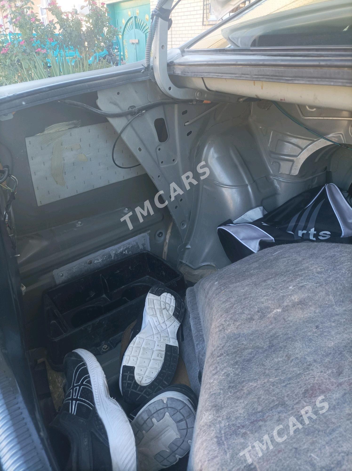 Toyota Camry 2003 - 195 000 TMT - Дянев - img 8