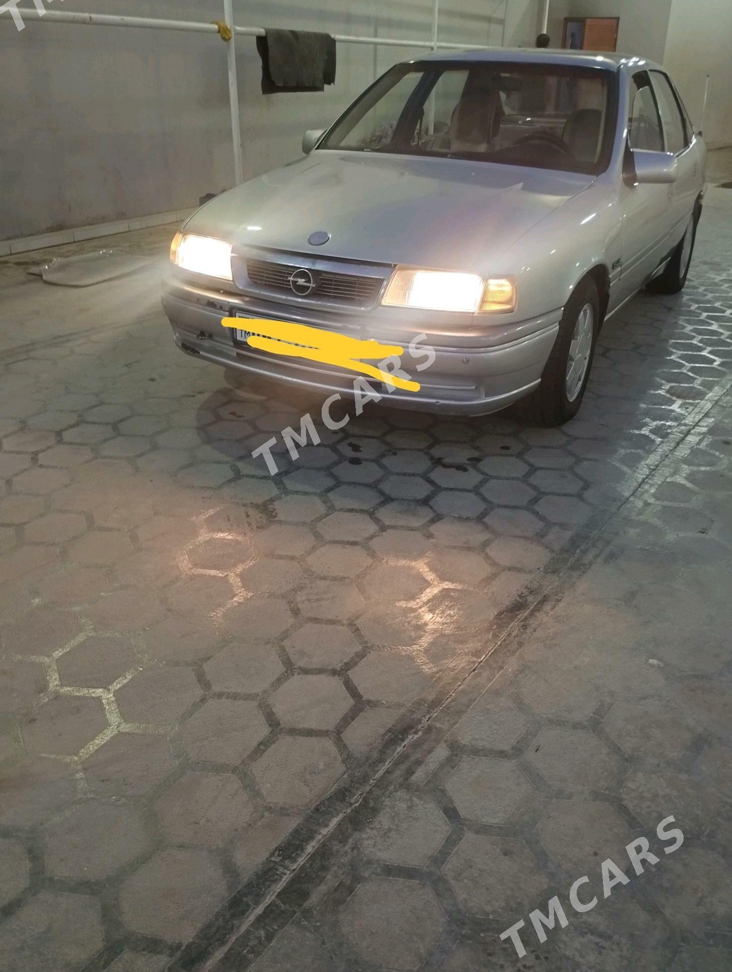 Opel Vectra 1990 - 30 000 TMT - Mary - img 4