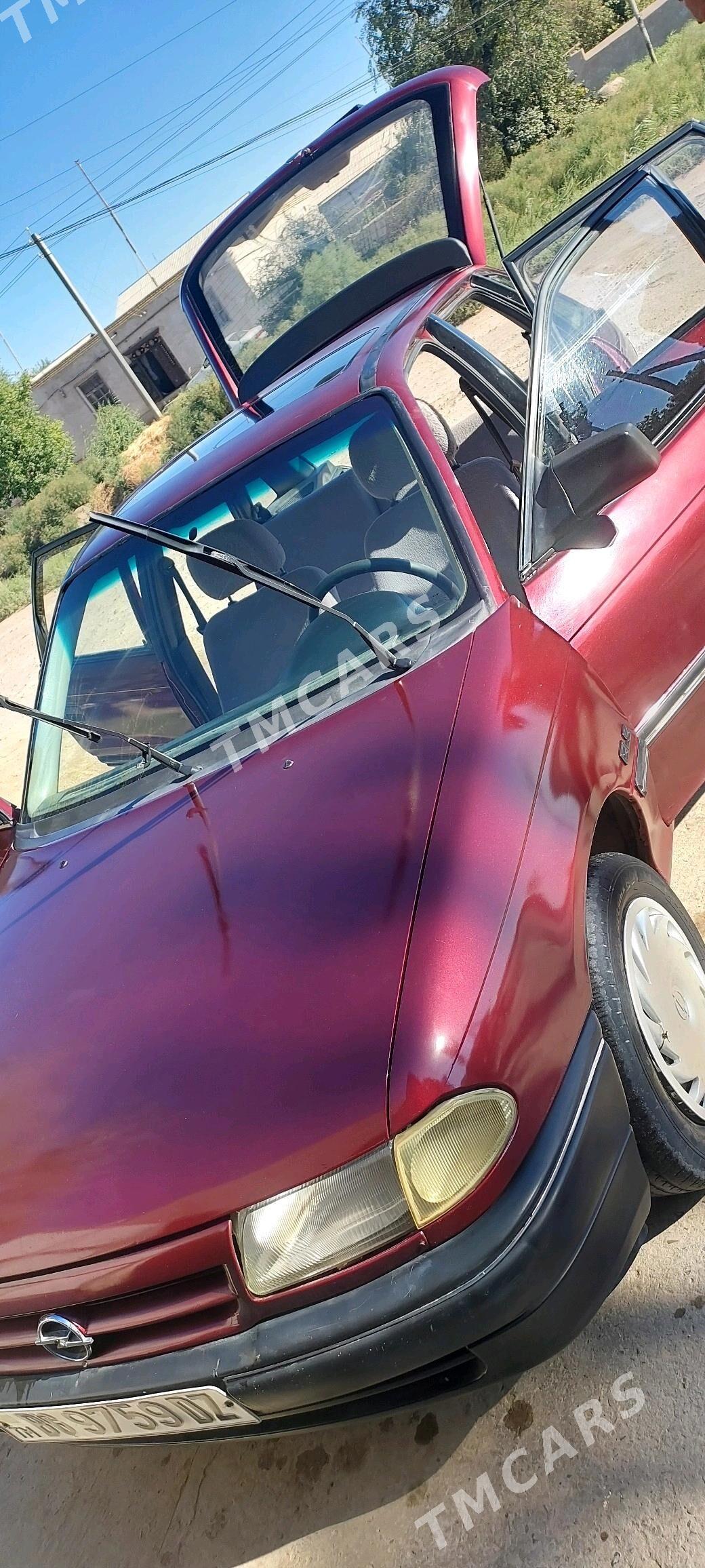 Opel Astra 1992 - 40 000 TMT - Гурбансолтан Едже - img 2