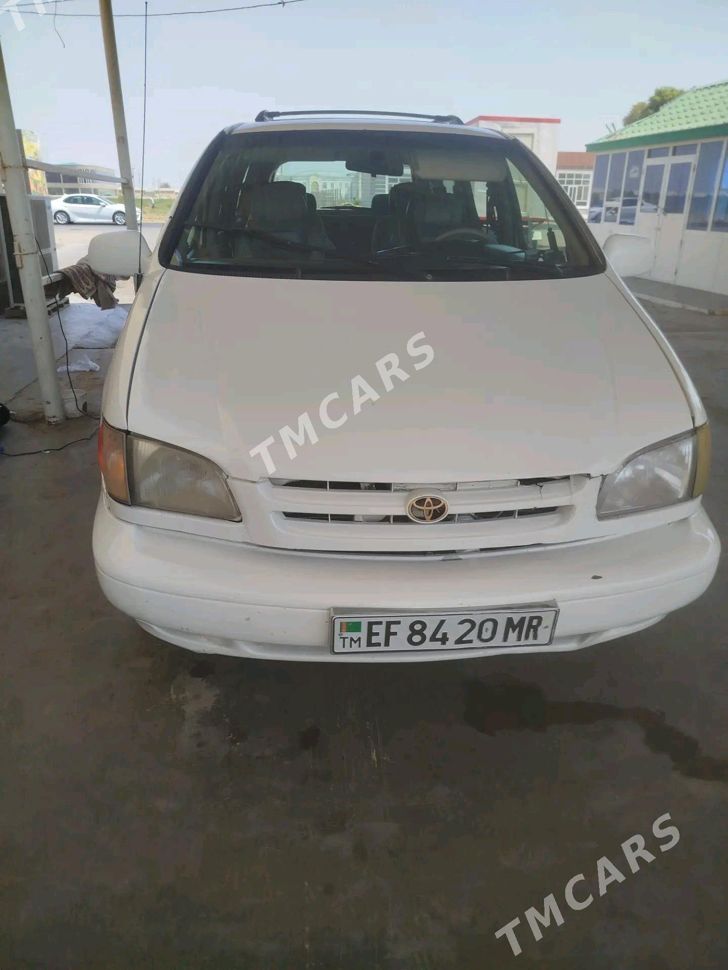 Toyota Sienna 1999 - 125 000 TMT - Мары - img 4