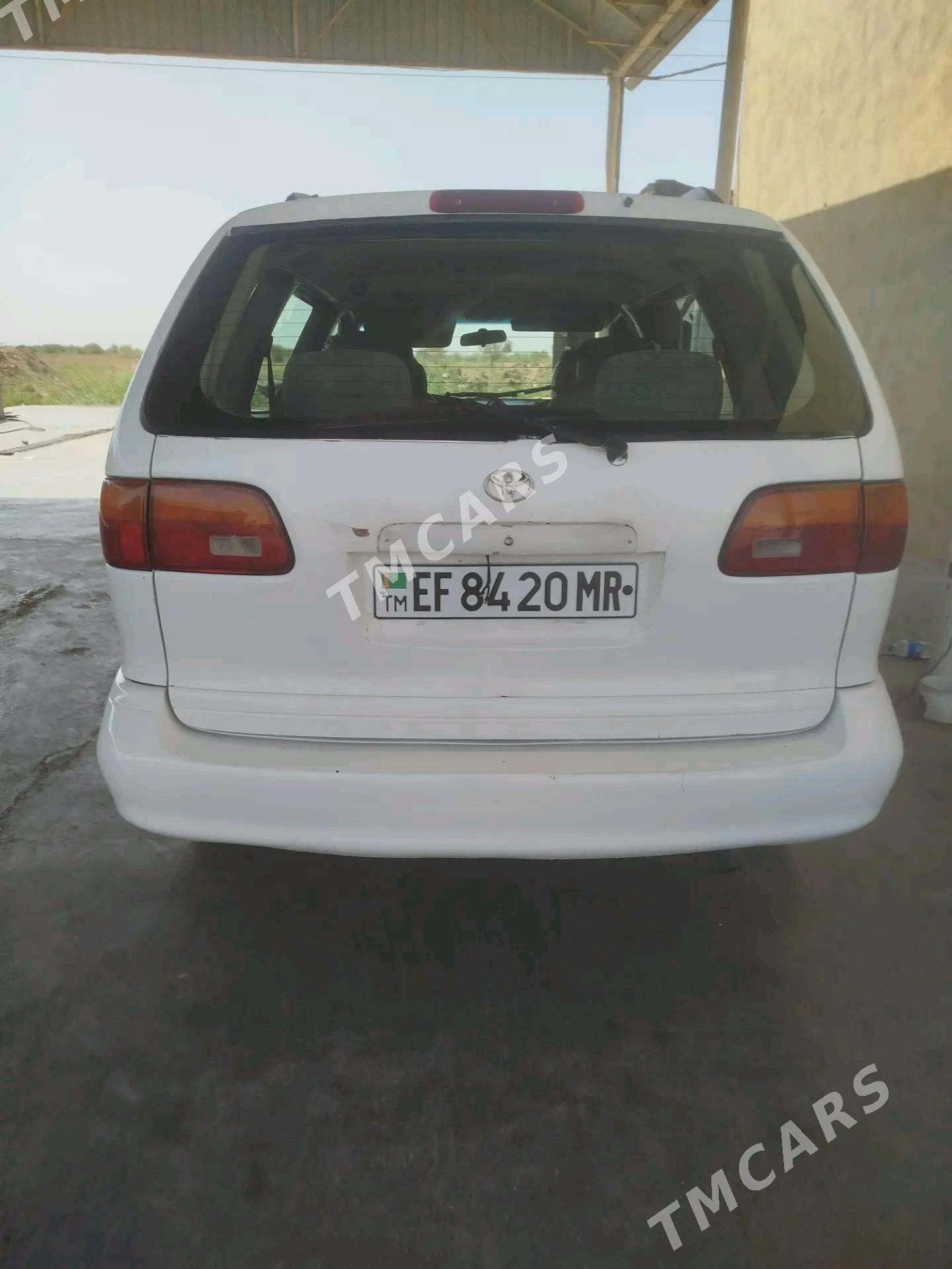 Toyota Sienna 1999 - 125 000 TMT - Мары - img 3