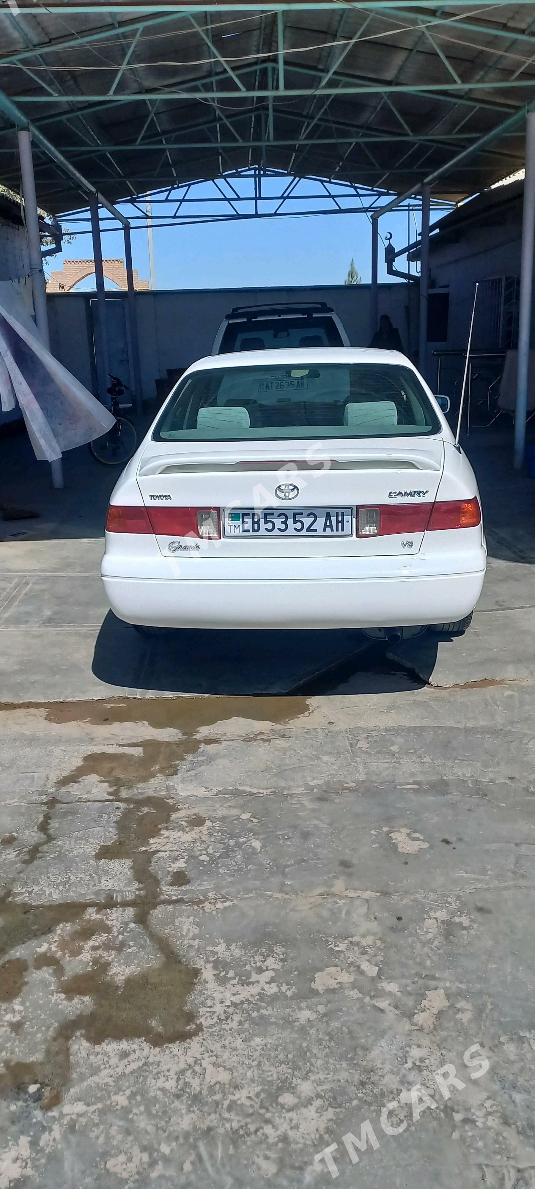 Toyota Camry 2000 - 172 000 TMT - 2 мкр - img 4