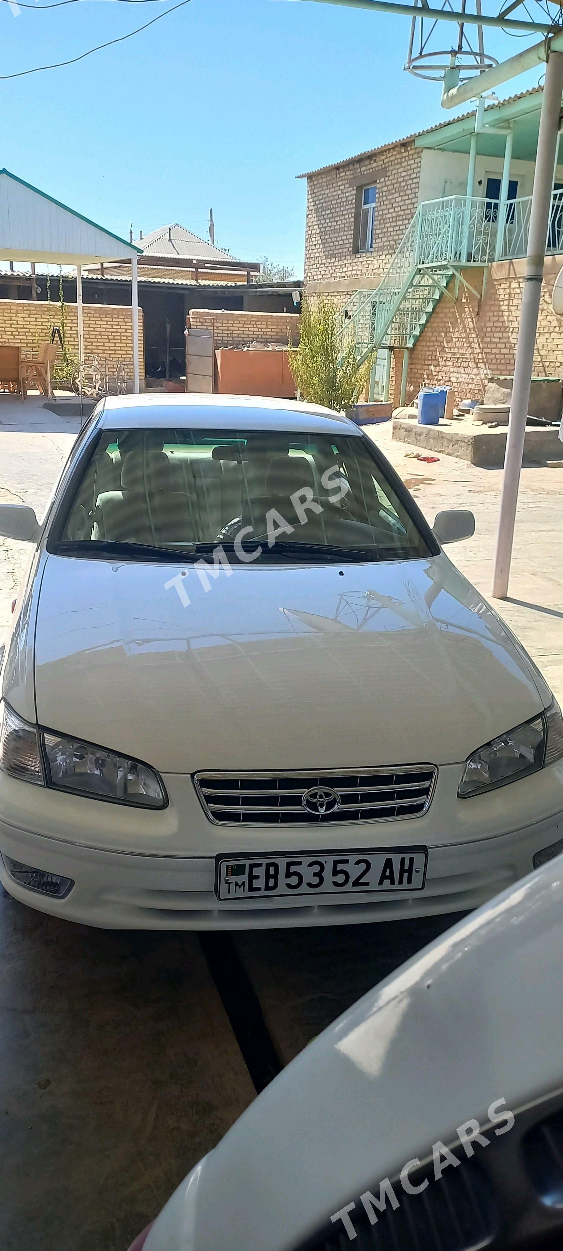 Toyota Camry 2000 - 172 000 TMT - 2 мкр - img 3