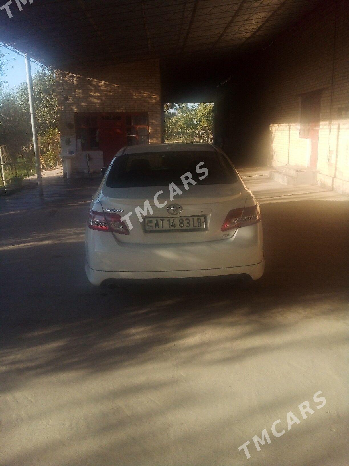 Toyota Camry 2010 - 185 000 TMT - Saýat - img 2