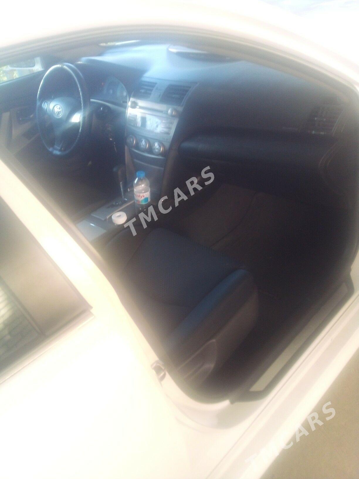 Toyota Camry 2010 - 185 000 TMT - Saýat - img 9