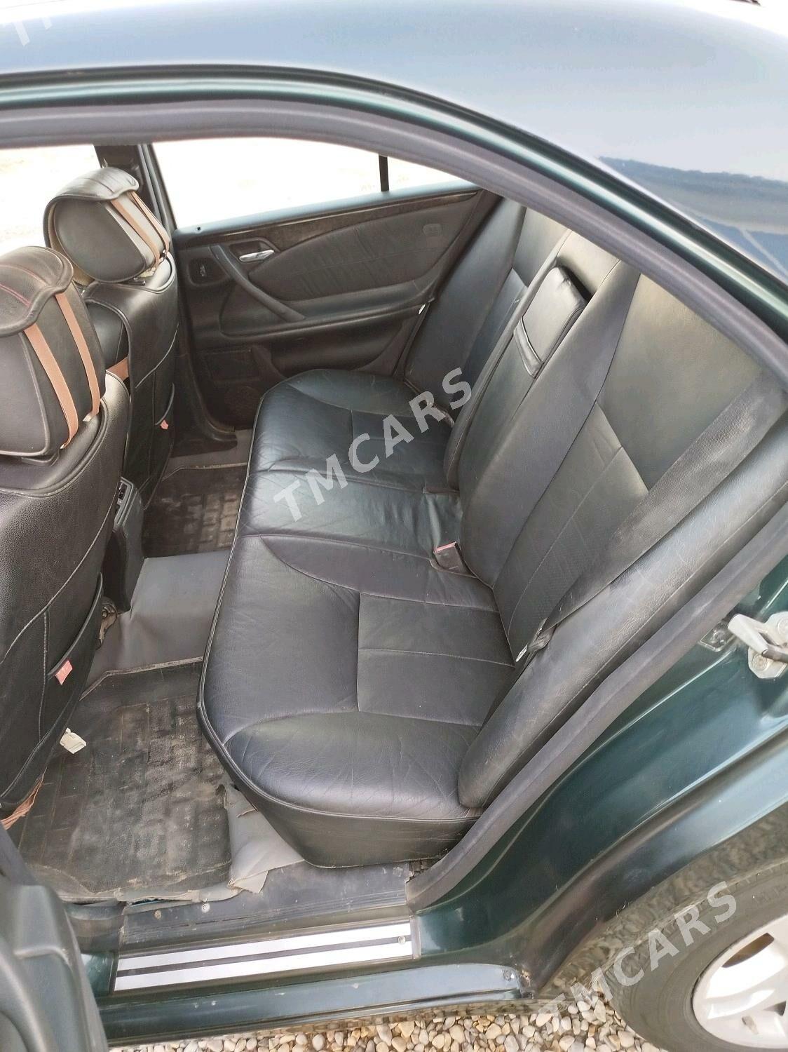 Mercedes-Benz E320 1998 - 25 000 TMT - Мары - img 3