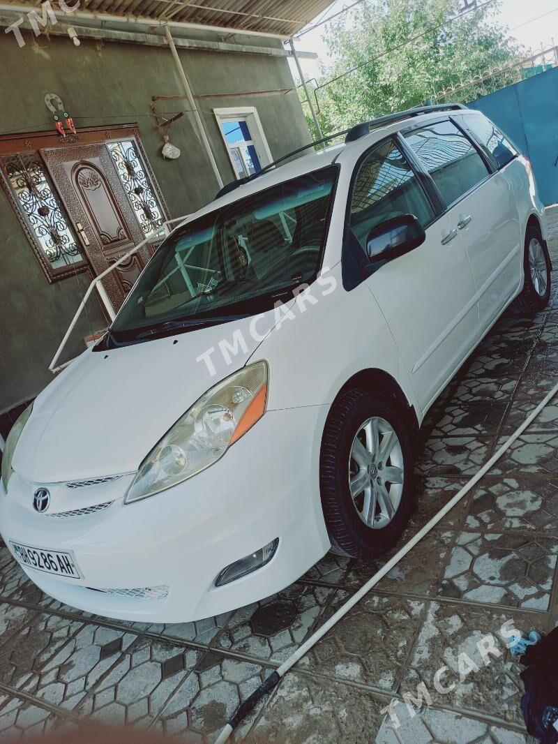 Toyota Sienna 2009 - 220 000 TMT - Теджен - img 2
