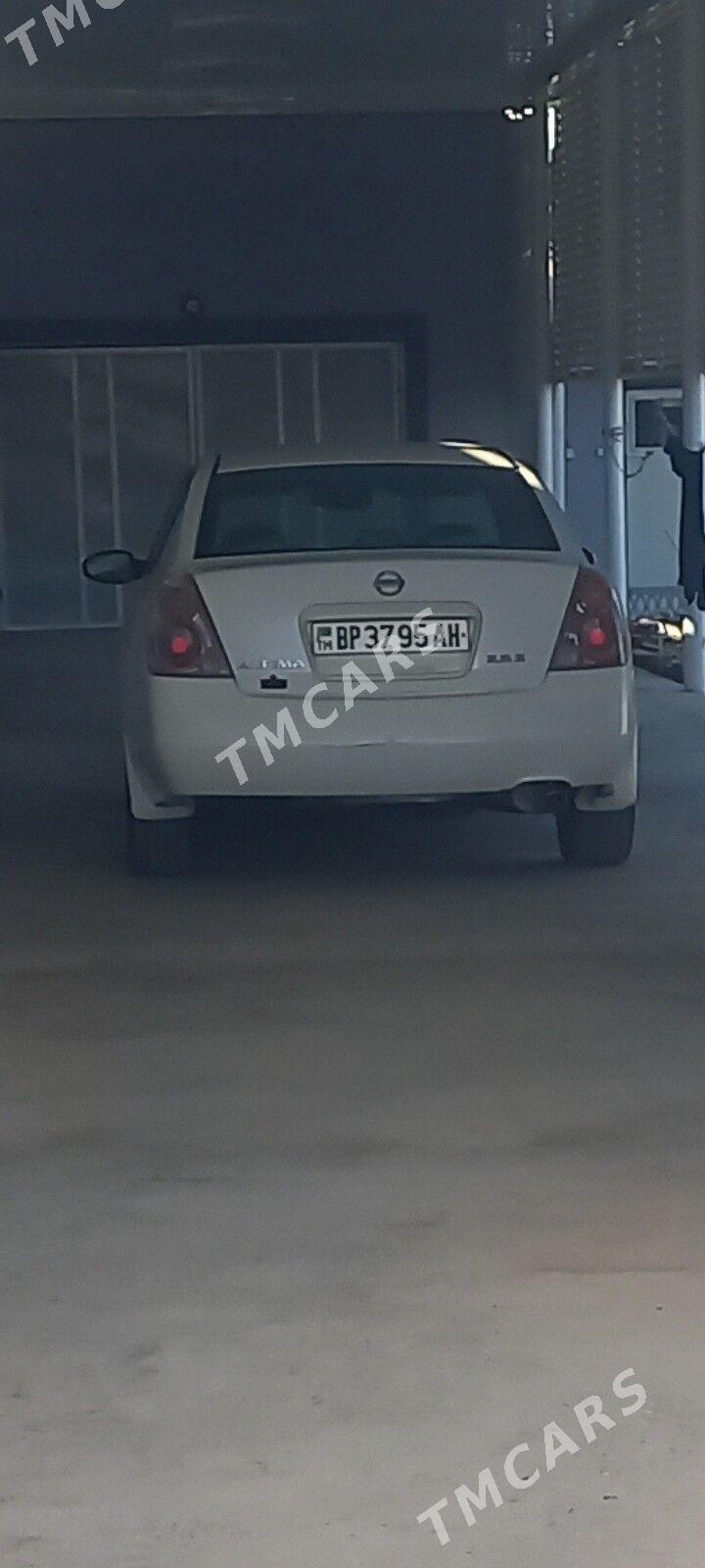 Nissan Altima 2003 - 70 000 TMT - Мары - img 9