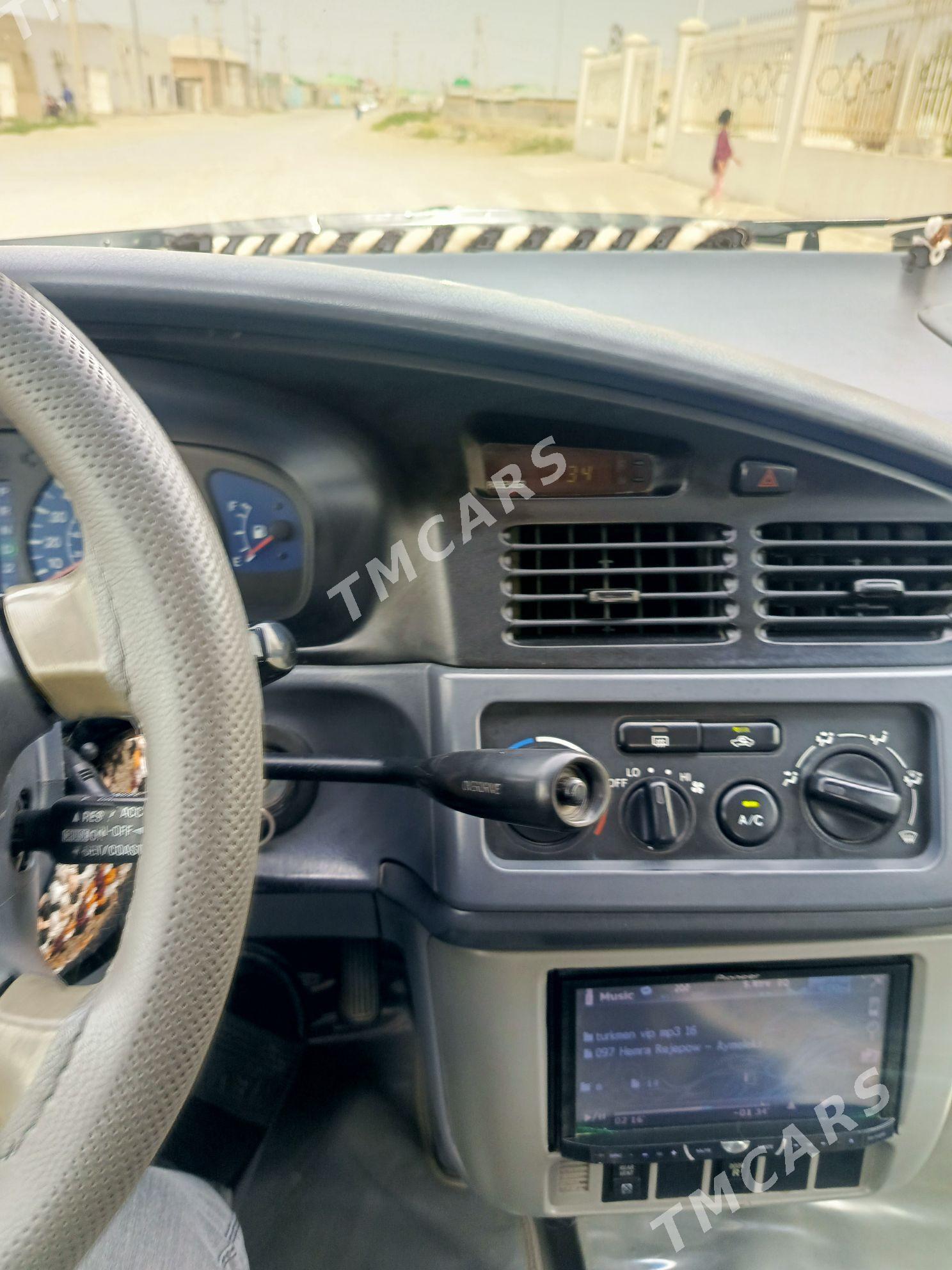 Toyota Sienna 2001 - 170 000 TMT - Bäherden - img 2