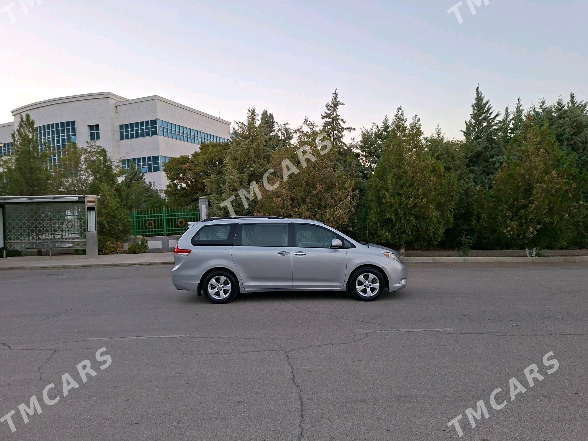 Toyota Sienna 2013 - 295 000 TMT - Bäherden - img 2