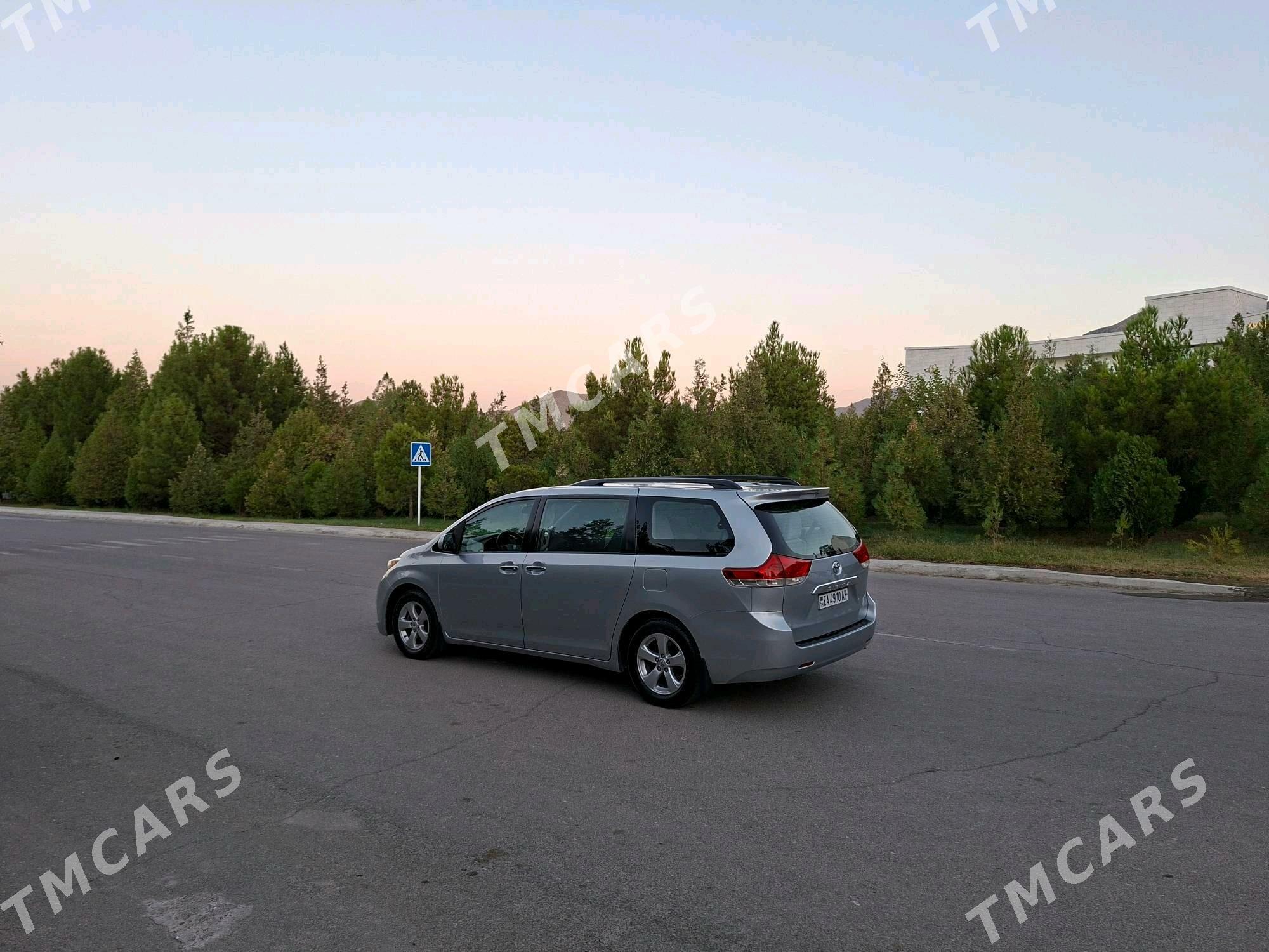 Toyota Sienna 2013 - 295 000 TMT - Bäherden - img 3