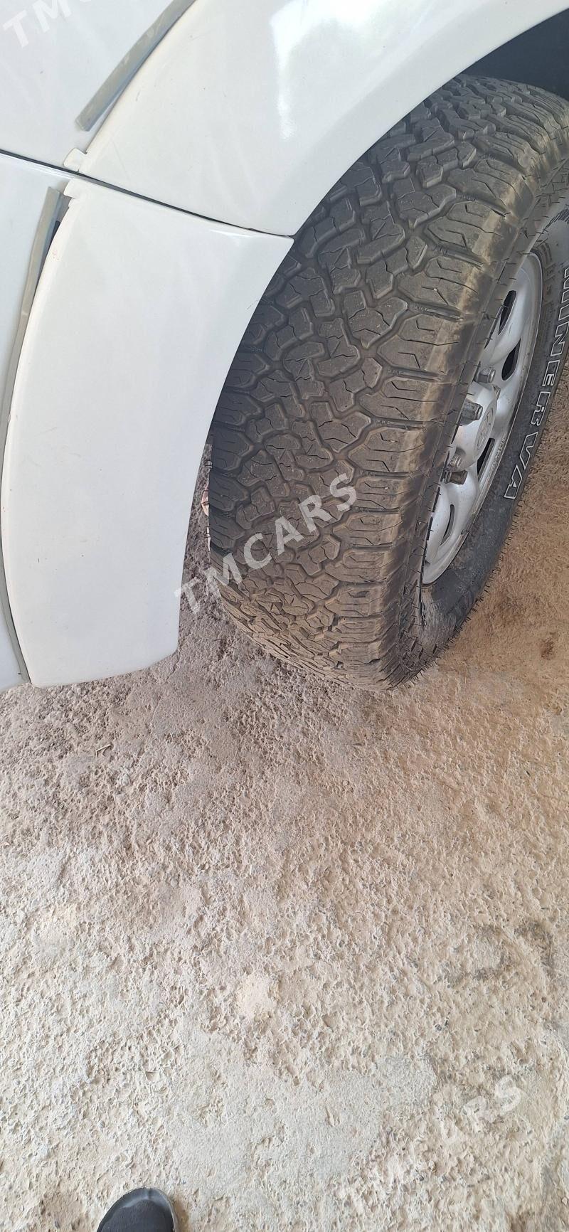 Toyota Hilux 2013 - 300 000 TMT - Кака - img 4