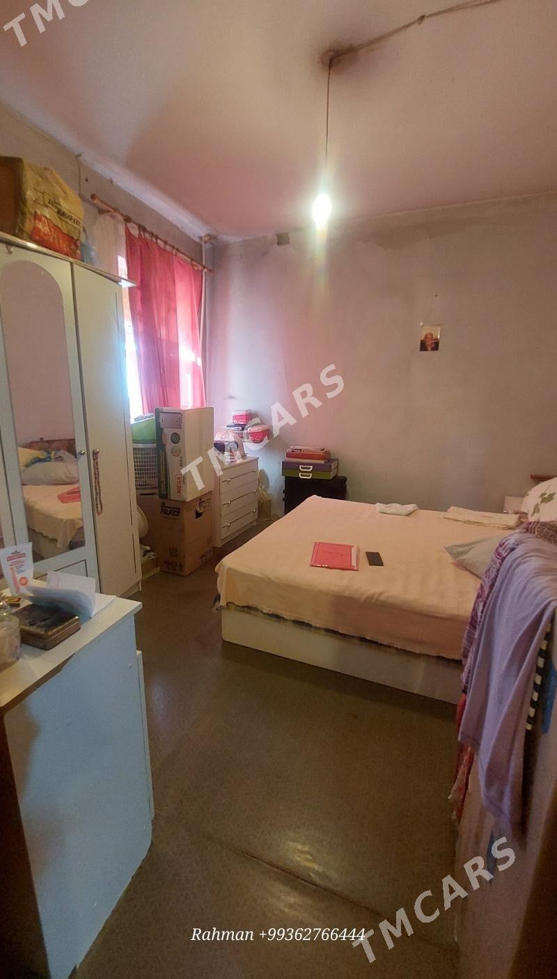 (2312)-MIR3/2 YUBILEÝNYÝ KÖÇE 2-KOMNAT 64-KWADRAT - Мир 3 - img 2