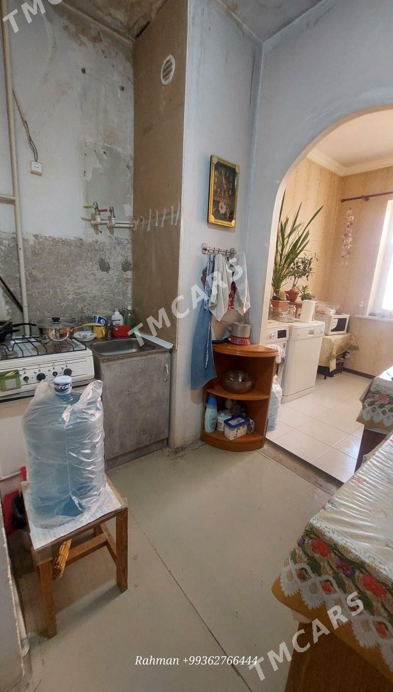 (2312)-MIR3/2 YUBILEÝNYÝ KÖÇE 2-KOMNAT 64-KWADRAT - Мир 3 - img 5