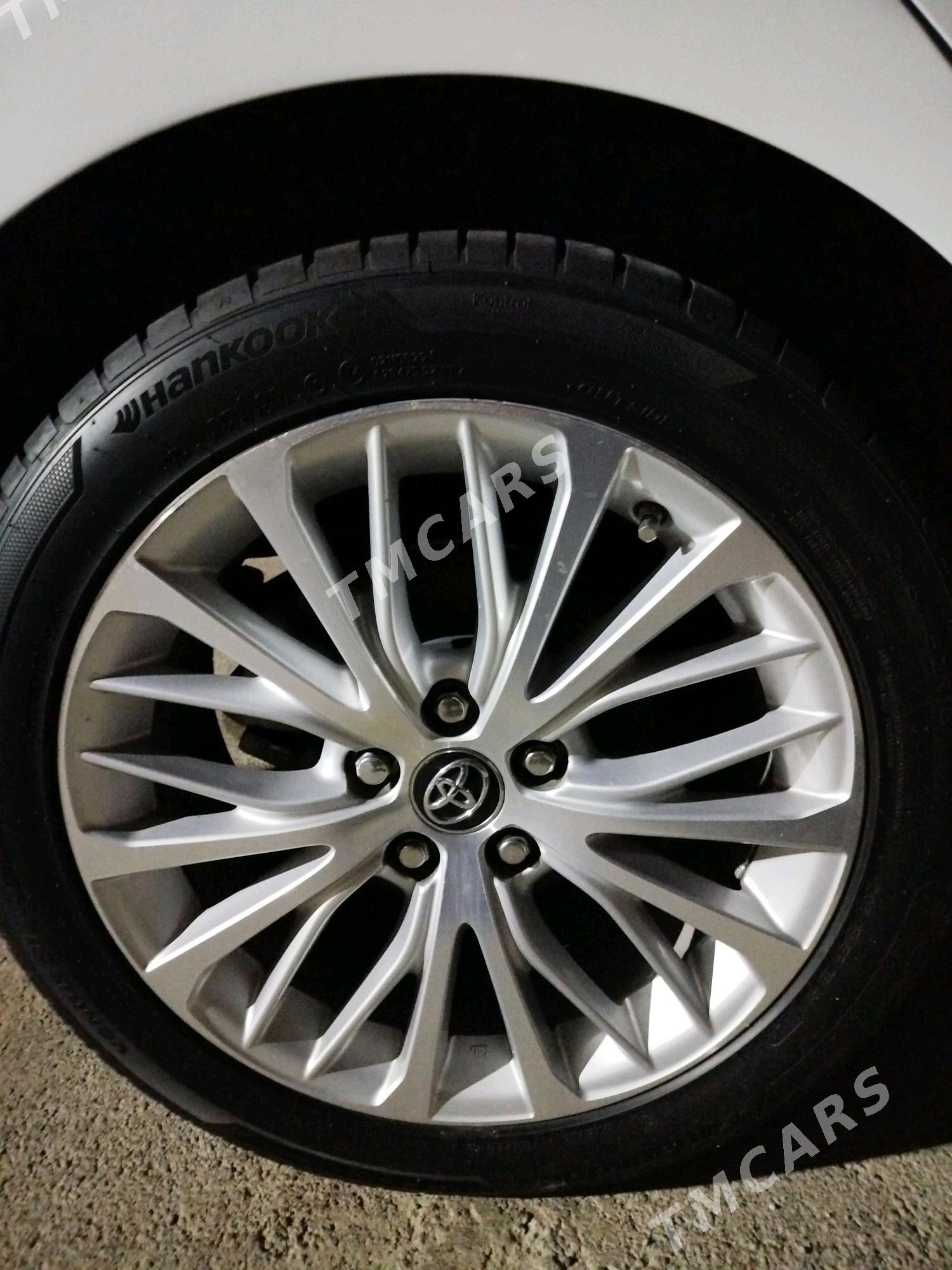 Toyota Camry 2019 - 320 000 TMT - Aşgabat - img 4