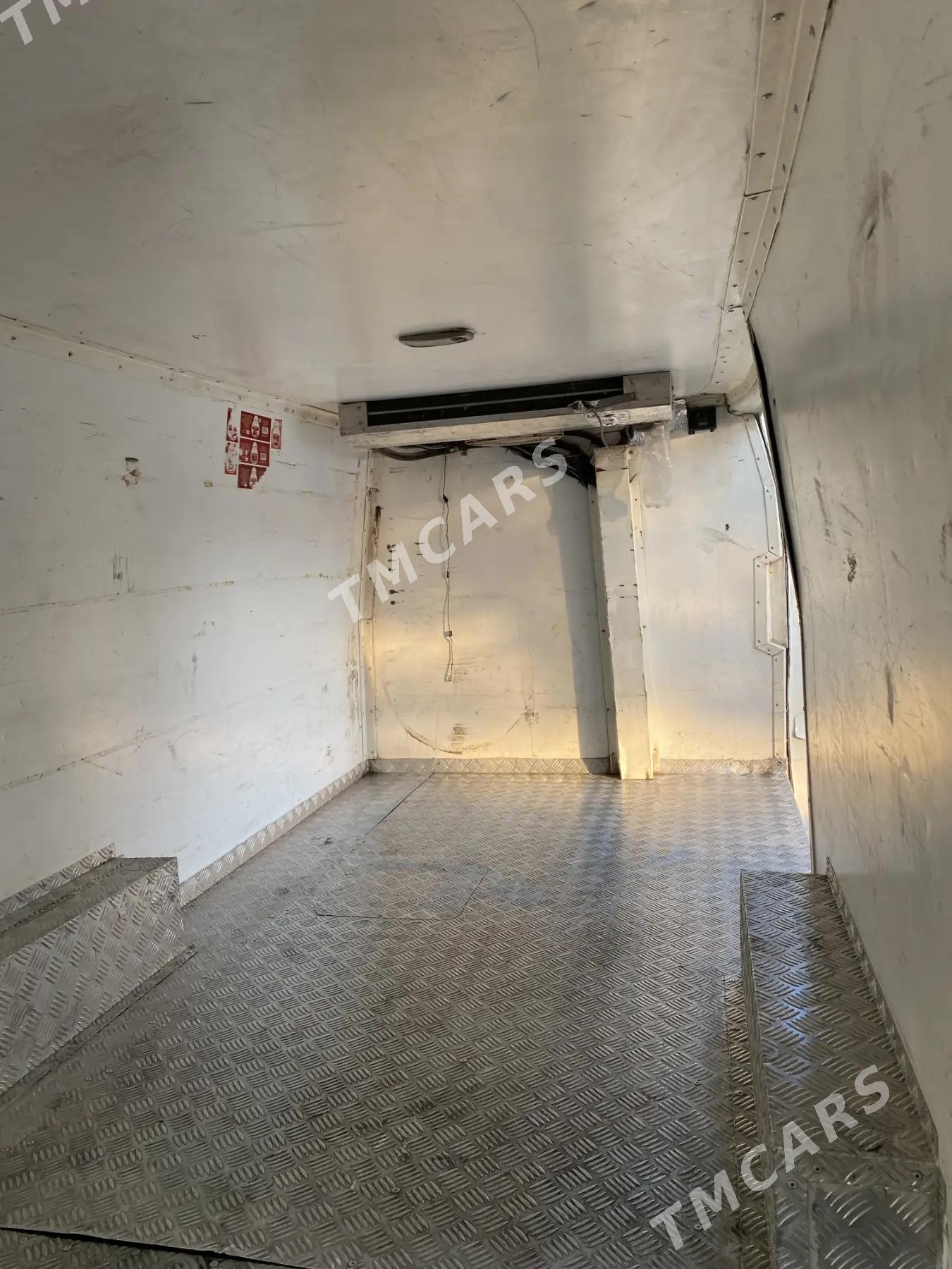 Toyota Hiace 2007 - 255 000 TMT - ул. Советская (Гарашсызлык шаёлы) - img 2