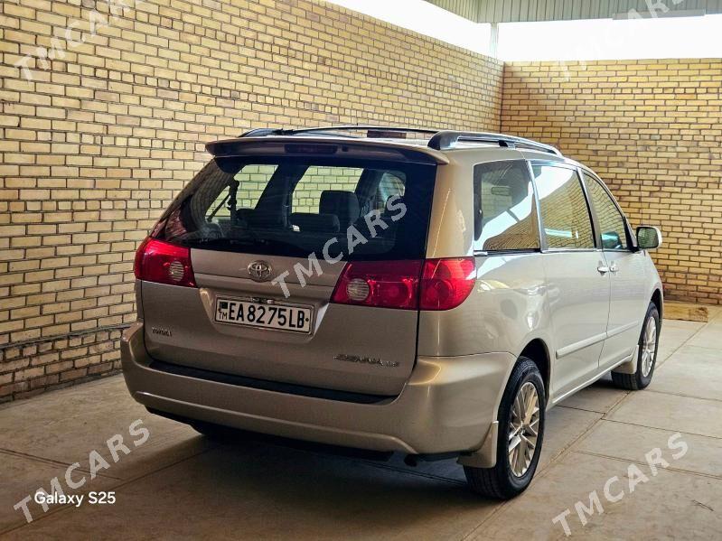 Toyota Sienna 2006 - 250 000 TMT - Ходжамбаз - img 5
