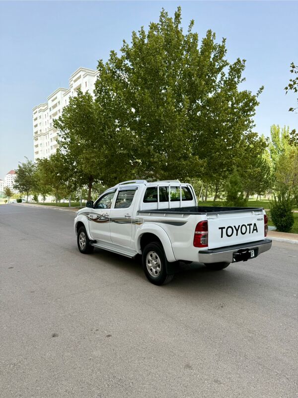 Toyota Hilux 2011 - 215 000 TMT - Ашхабад - img 6