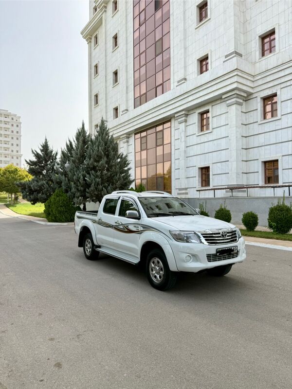 Toyota Hilux 2011 - 215 000 TMT - Ашхабад - img 2