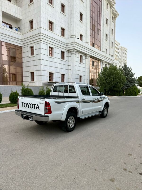Toyota Hilux 2011 - 215 000 TMT - Ашхабад - img 4