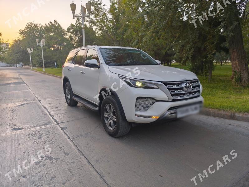 Toyota Fortuner 2022 - 560 000 TMT - Мары - img 3