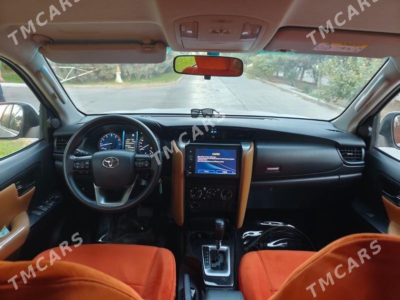 Toyota Fortuner 2022 - 560 000 TMT - Мары - img 2