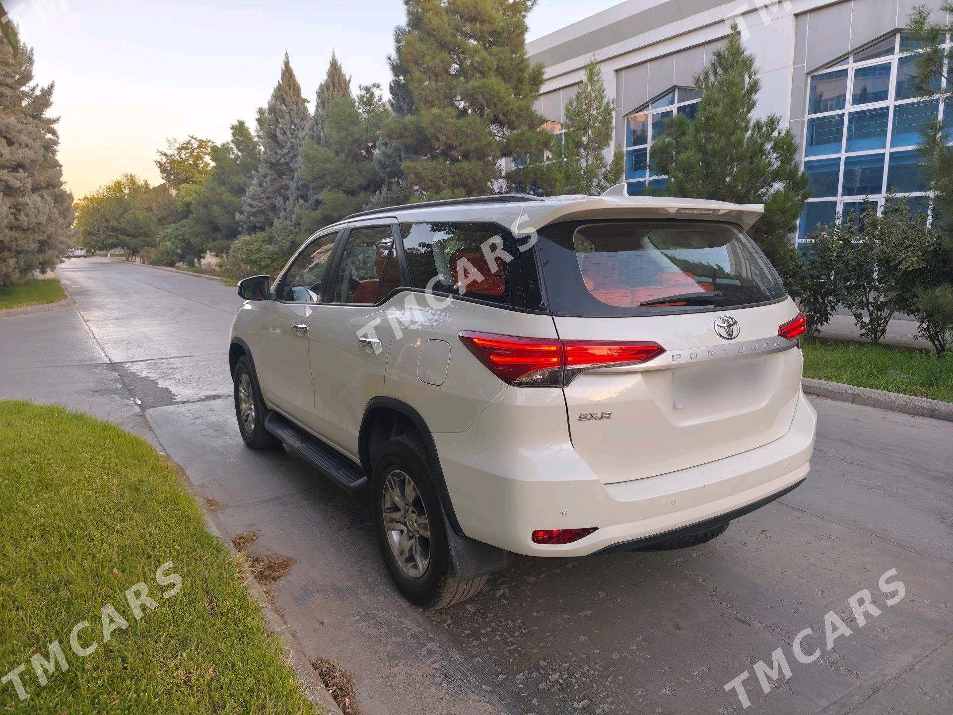 Toyota Fortuner 2022 - 560 000 TMT - Мары - img 10