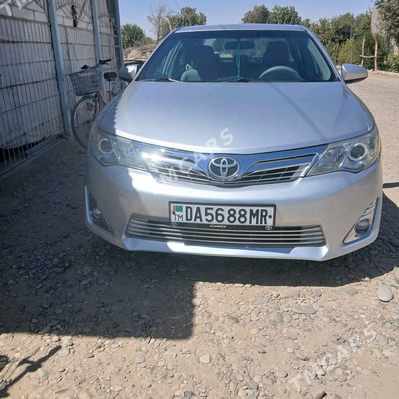 Toyota Camry 2012 - 200 000 TMT - Тагтабазар - img 2