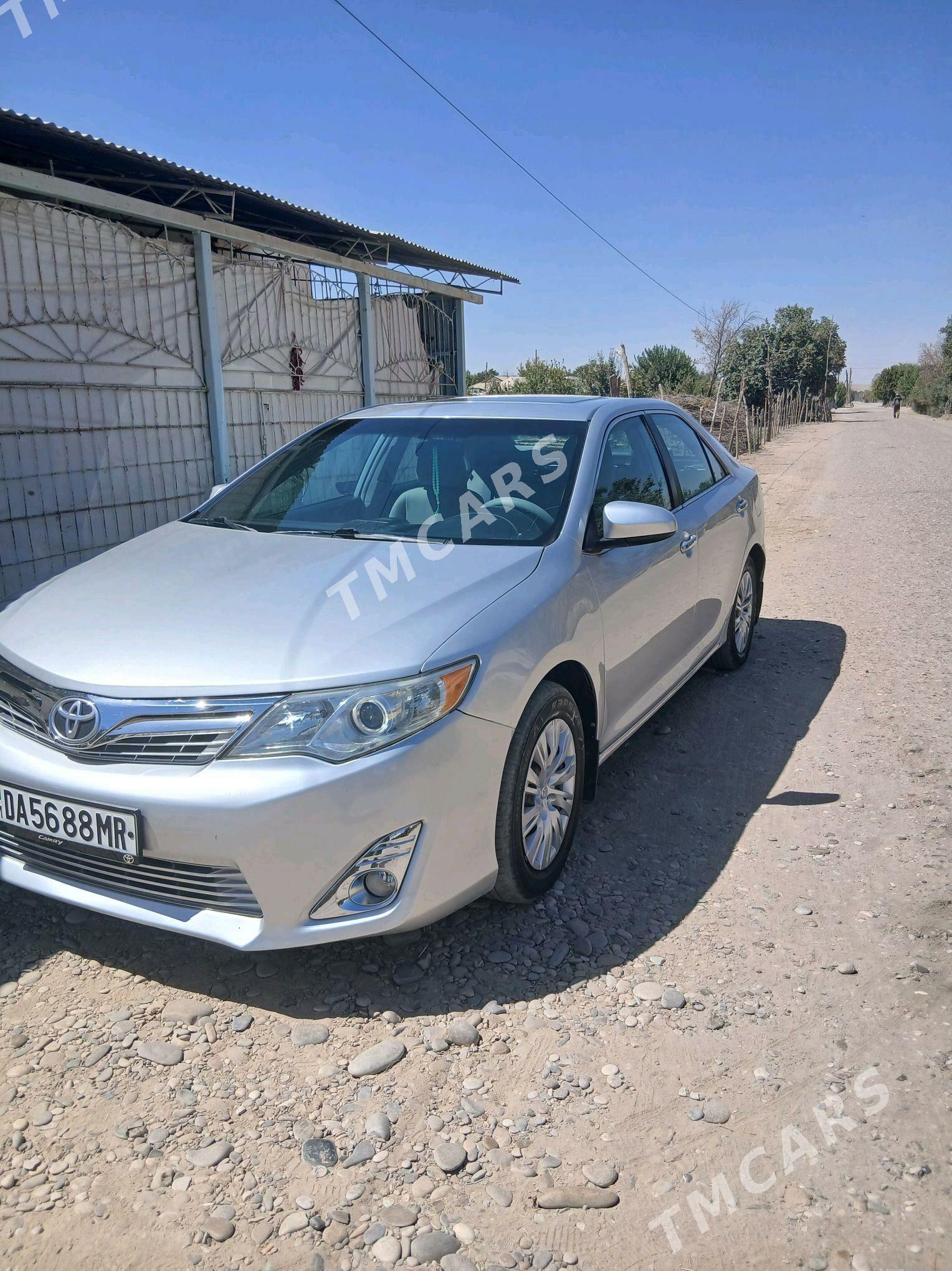 Toyota Camry 2012 - 200 000 TMT - Тагтабазар - img 8