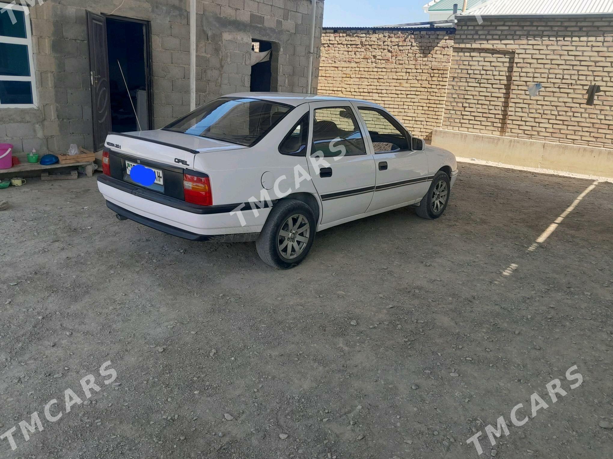 Opel Vectra 1990 - 32 000 TMT - Бахарден - img 4