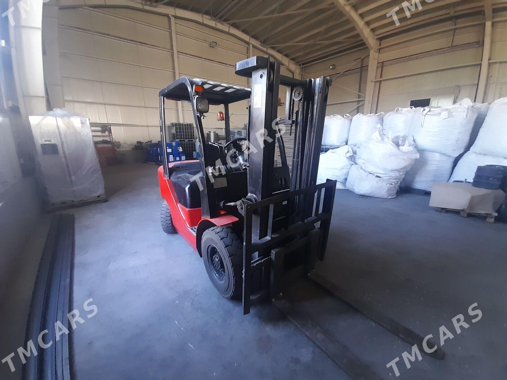 Kara Forklift 2012 - 105 000 TMT - Büzmeýin GRES - img 2