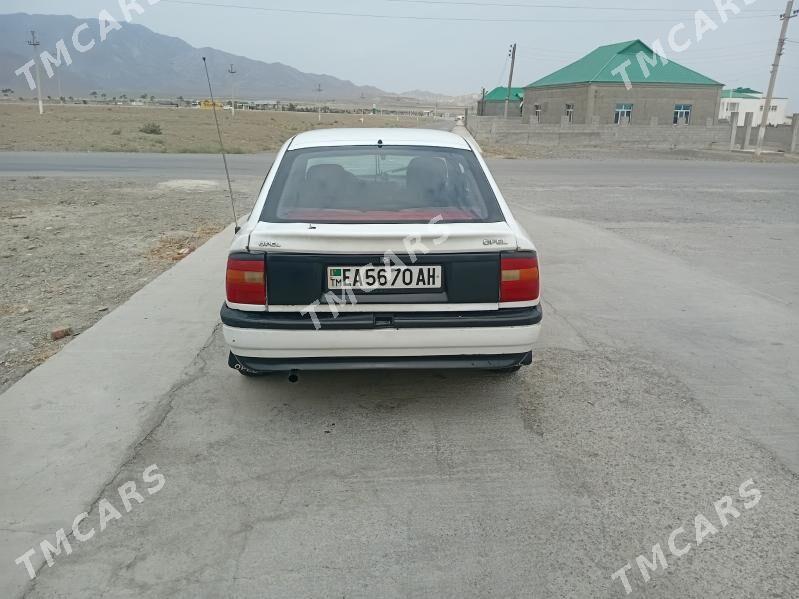 Opel Vectra 1992 - 22 000 TMT - Бахарден - img 3