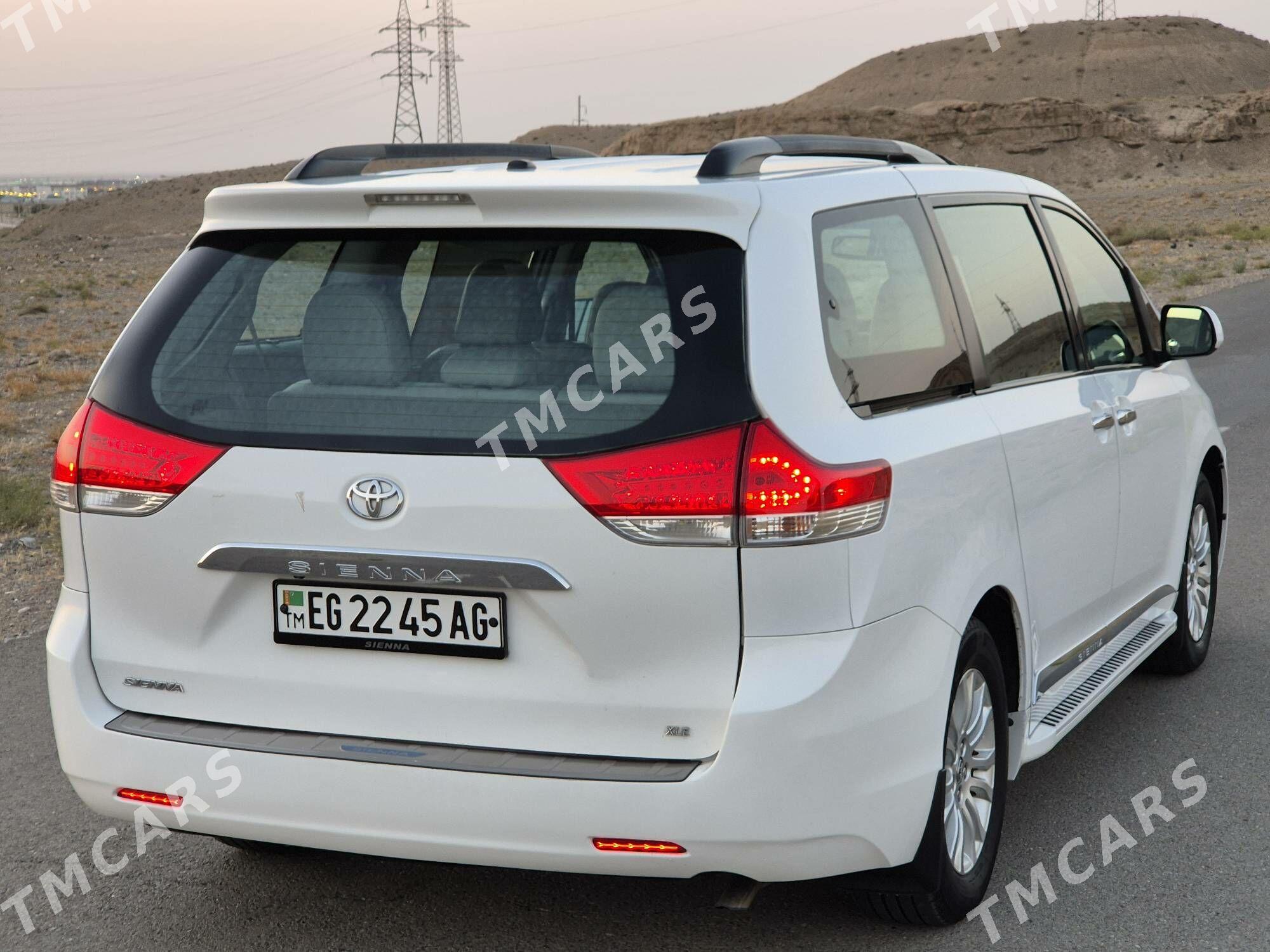 Toyota Sienna 2011 - 324 000 TMT - Gyzylarbat - img 2