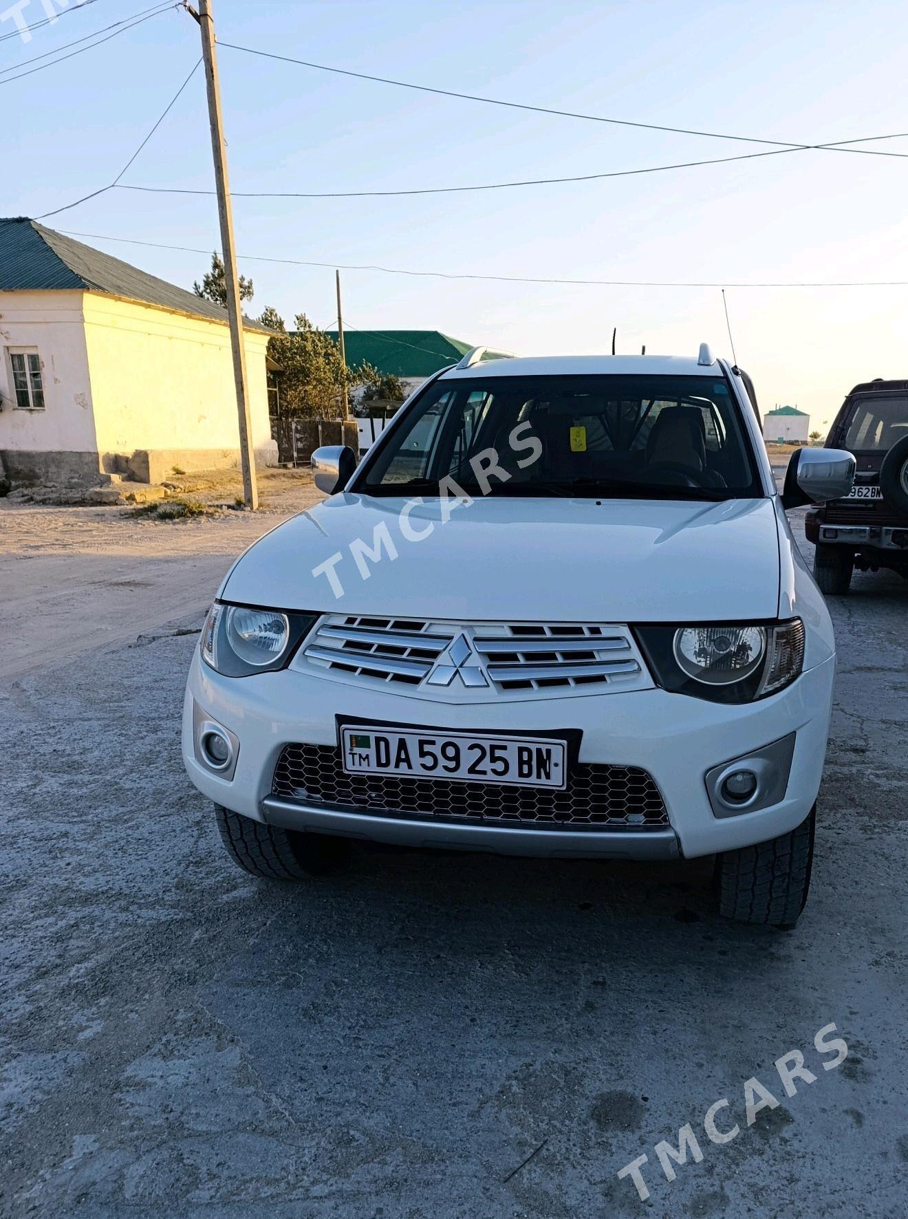 Mitsubishi L200 2010 - 160 000 TMT - Карабогаз - img 2