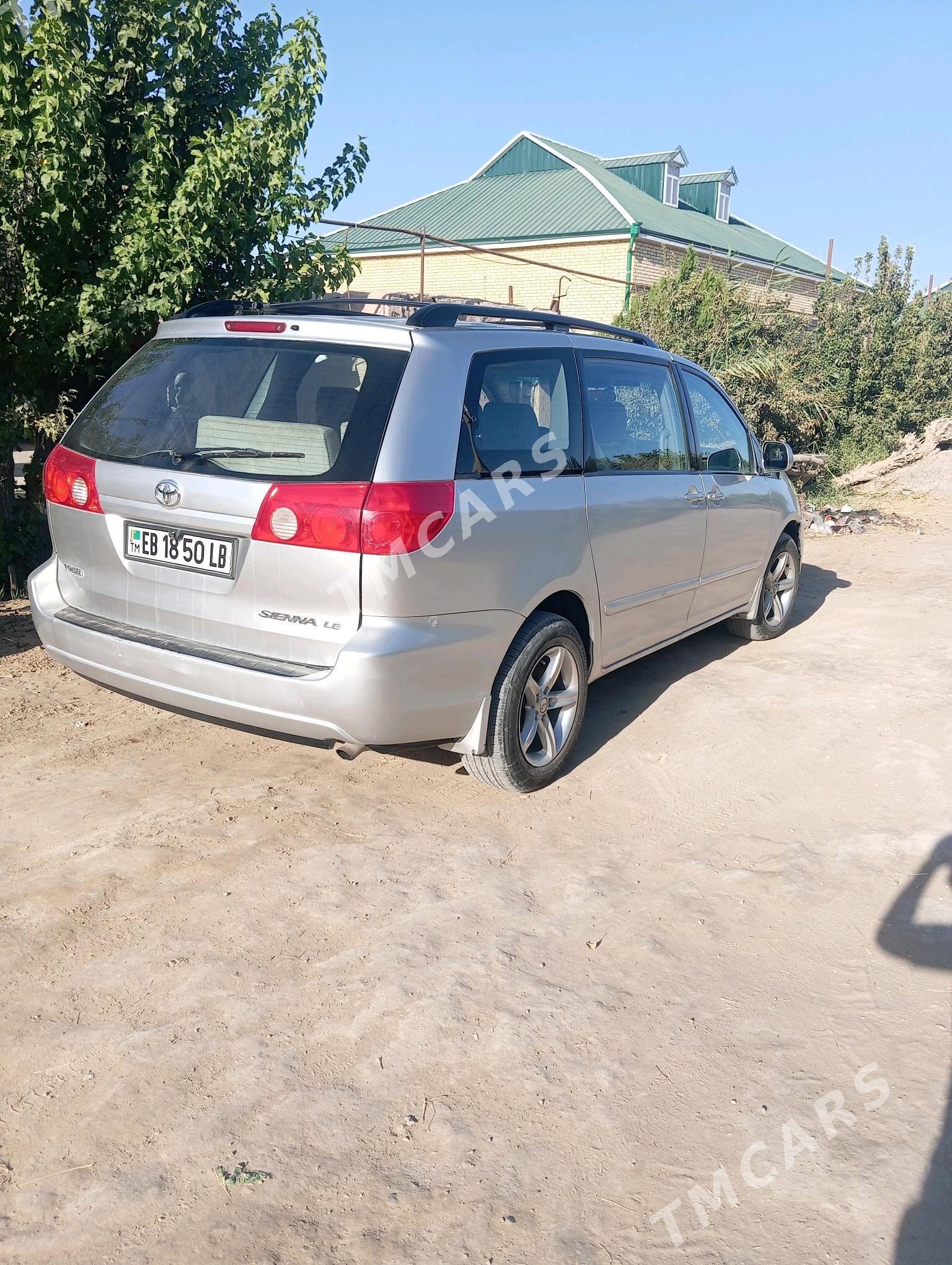 Toyota Sienna 2006 - 220 000 TMT - Фарап - img 6