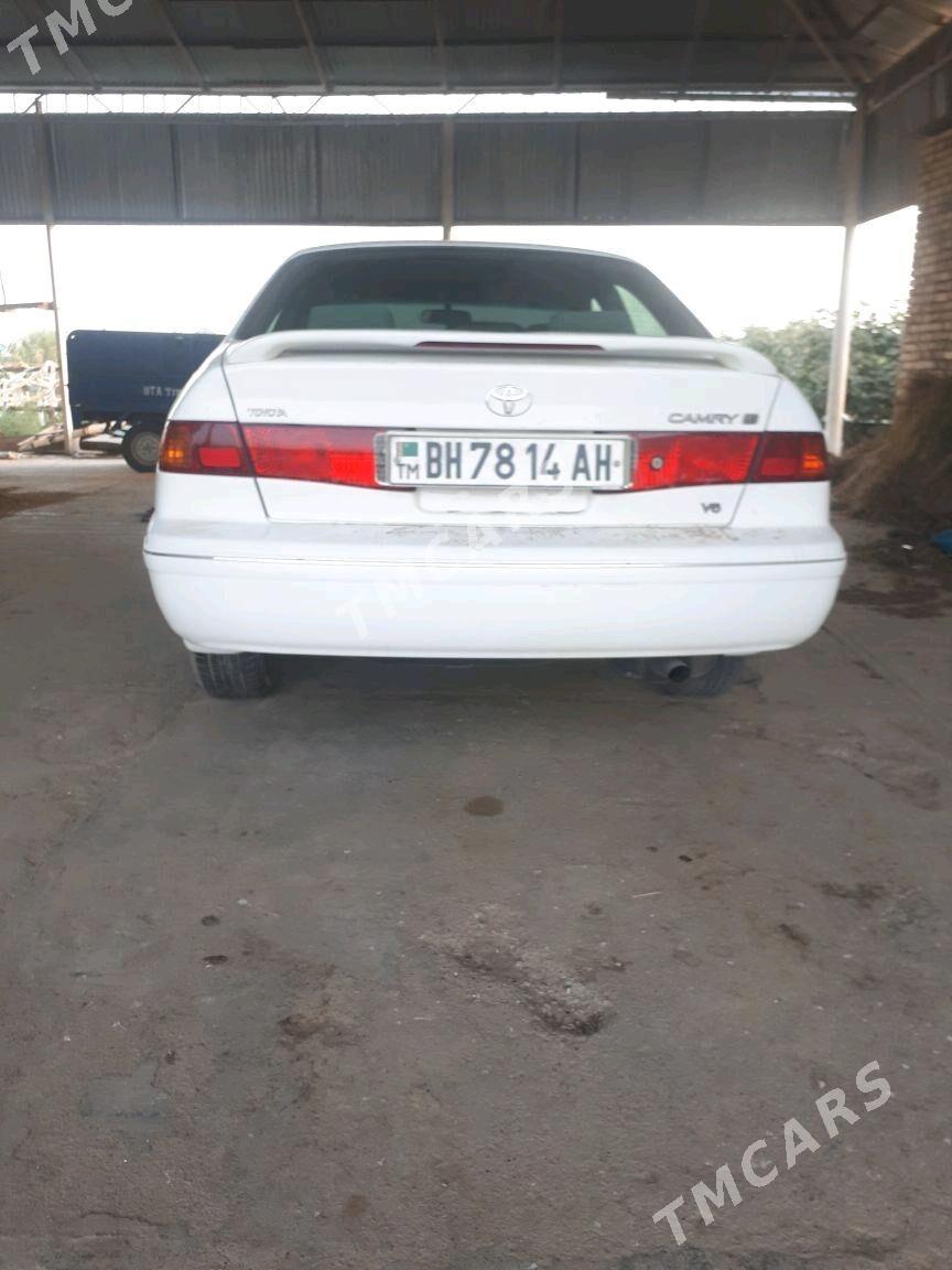 Toyota Camry 1998 - 130 000 TMT - Теджен - img 2