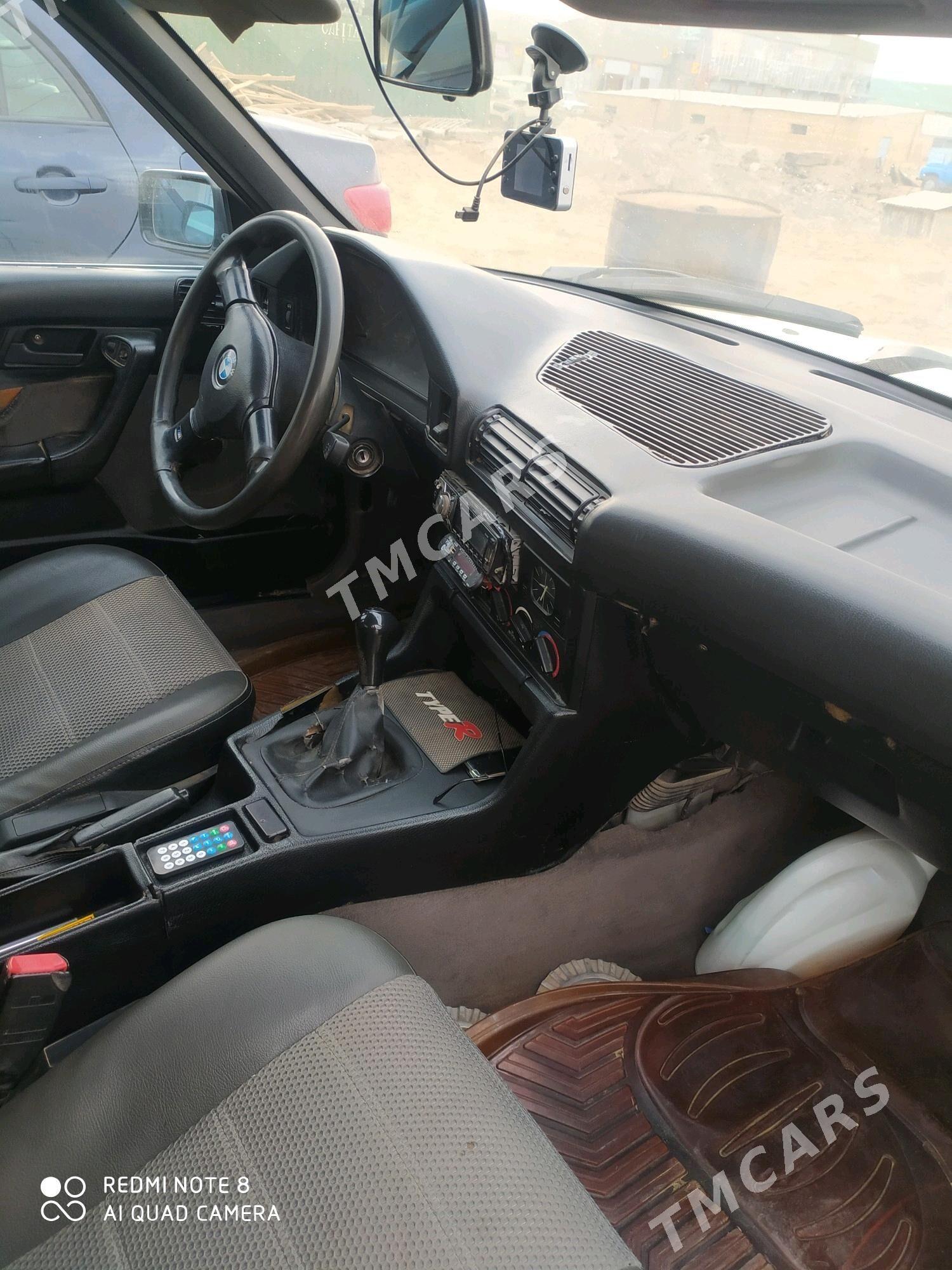 BMW 520 1989 - 35 000 TMT - Мургап - img 3
