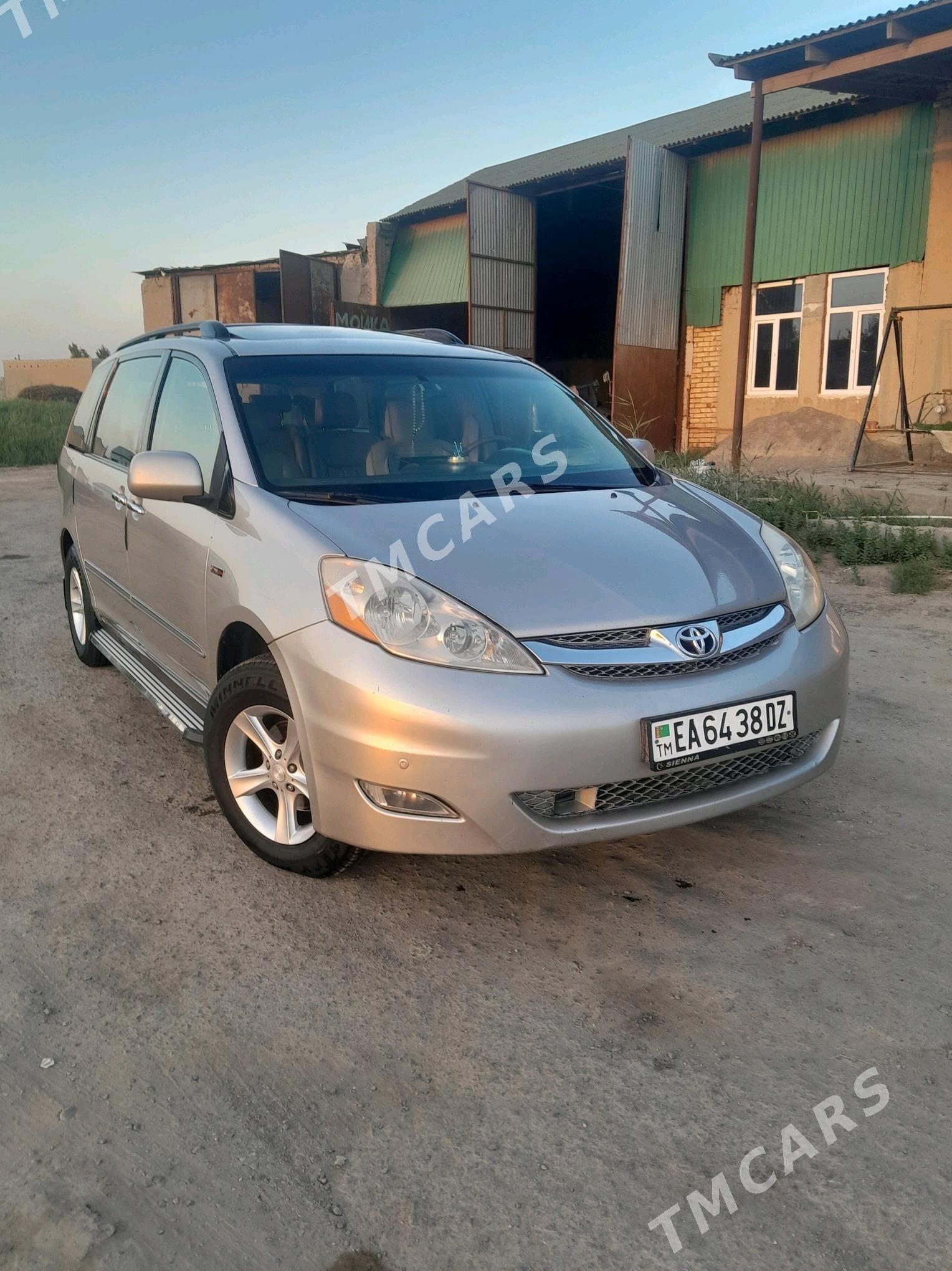 Toyota Sienna 2006 - 280 000 TMT - Кёнеургенч - img 2