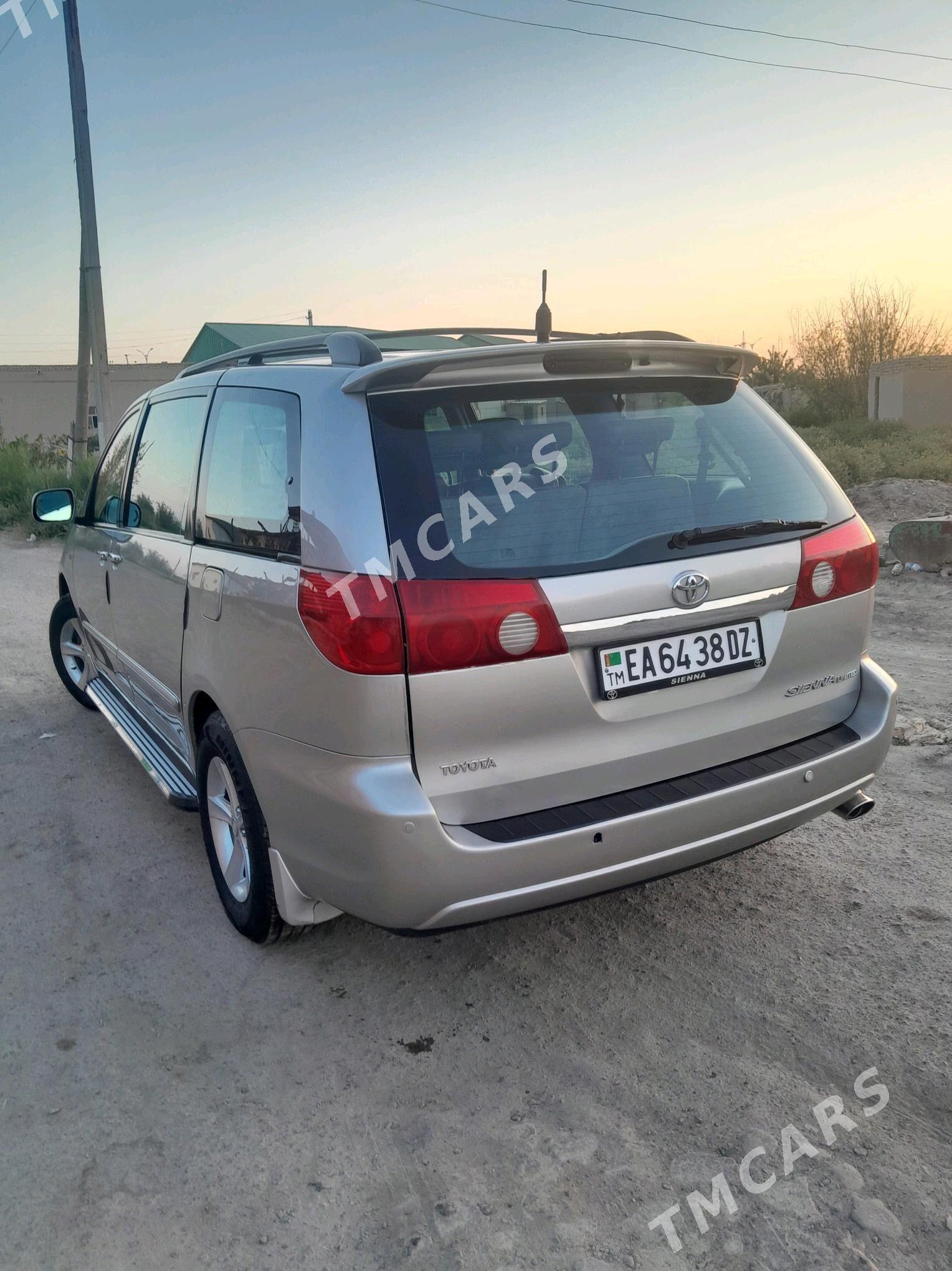 Toyota Sienna 2006 - 280 000 TMT - Кёнеургенч - img 3