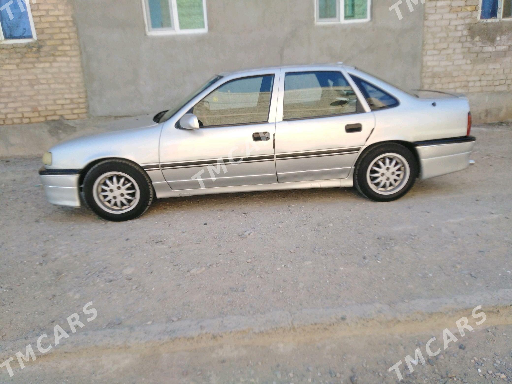 Opel Vectra 1989 - 35 000 TMT - Газаджак - img 3