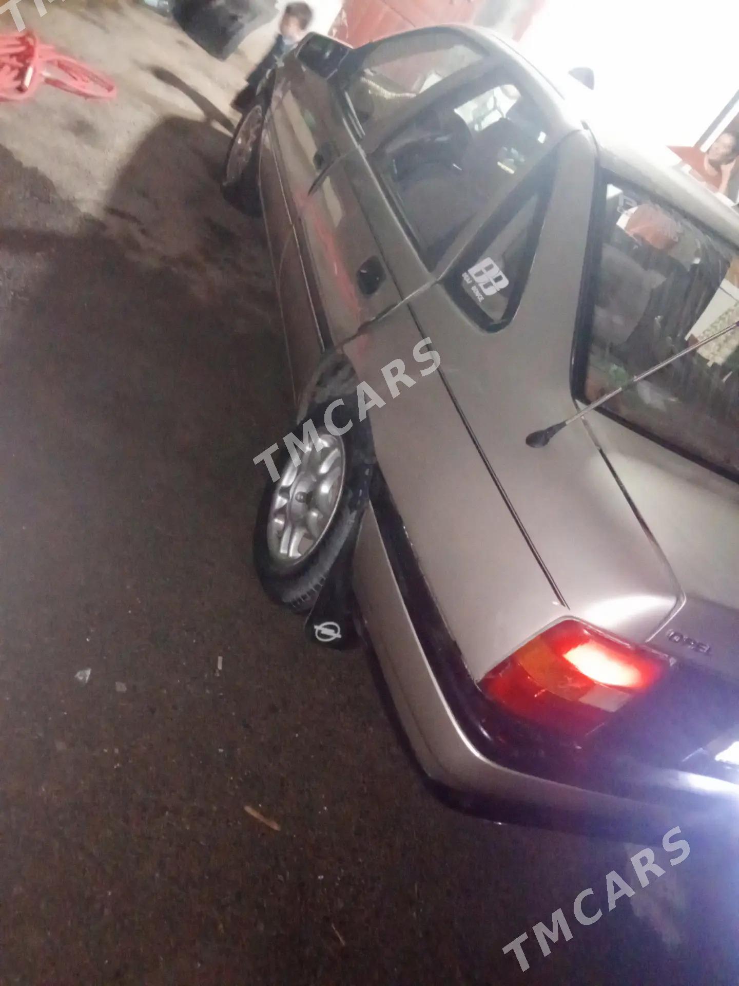 Opel Vectra 1990 - 33 000 TMT - Çärjew - img 4