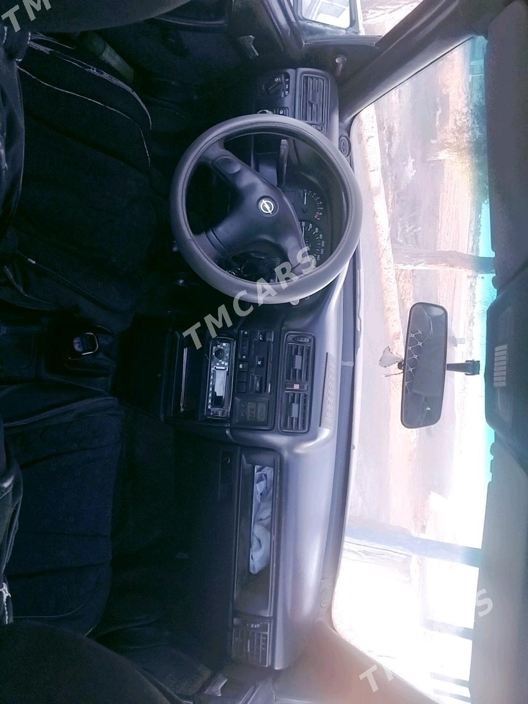 Opel Vectra 1994 - 35 000 TMT - Гурбансолтан Едже - img 4