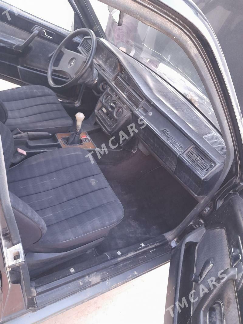 Mercedes-Benz 190E 1989 - 25 000 TMT - Теджен - img 2
