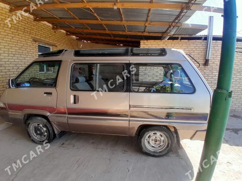 Toyota Town Ace 1992 - 35 000 TMT - Газаджак - img 3