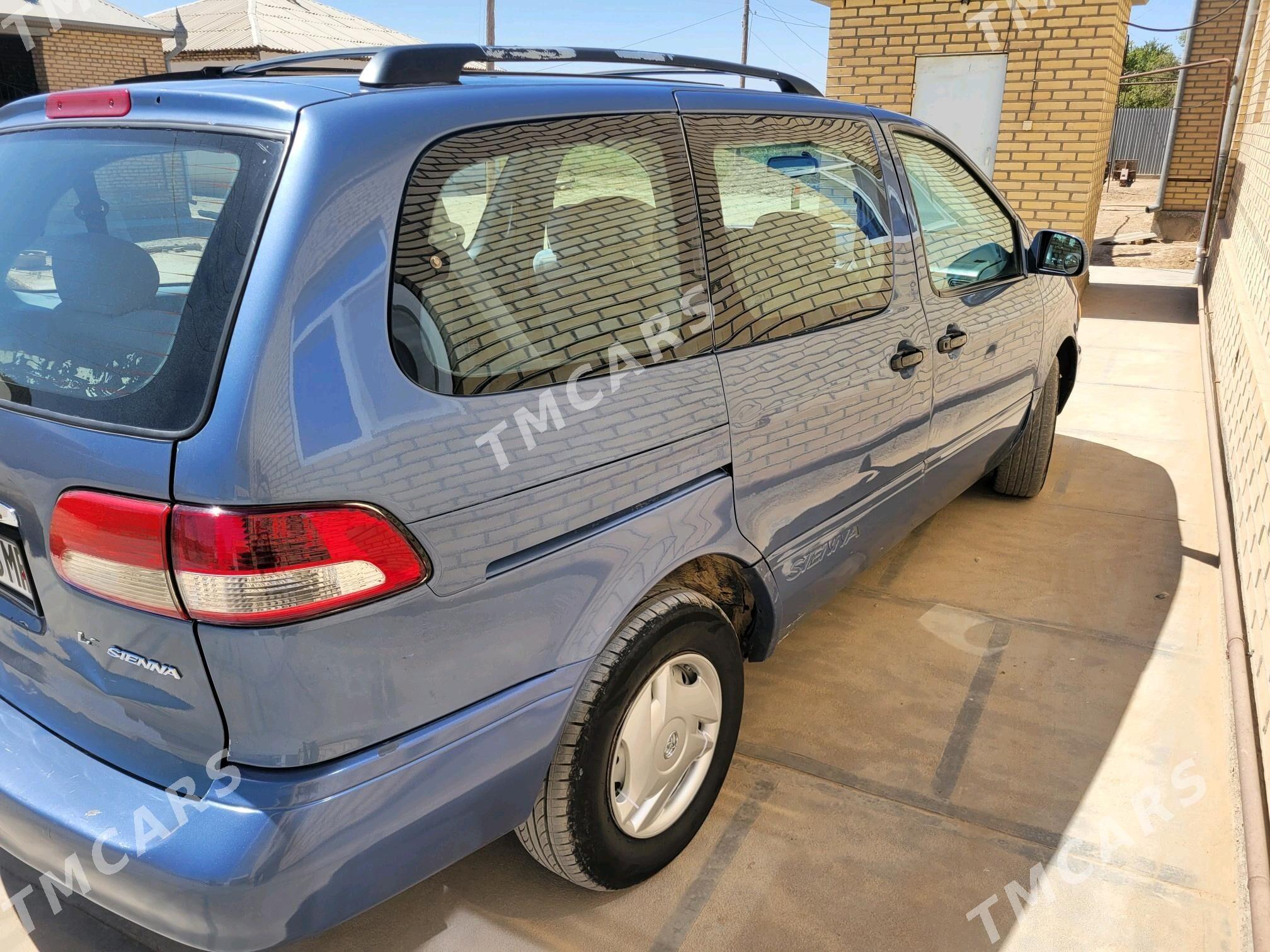 Toyota Sienna 2001 - 128 000 TMT - Мары - img 4