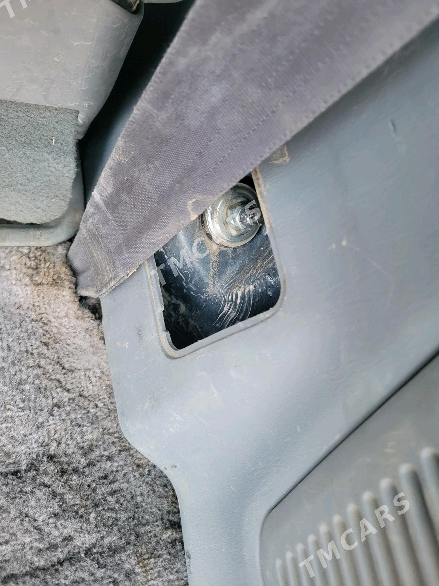 Toyota Sienna 2001 - 128 000 TMT - Мары - img 3